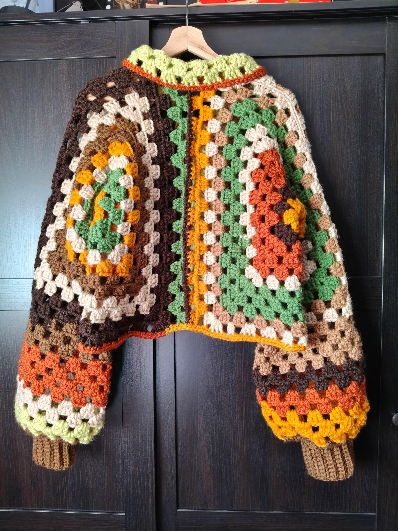 Handgemaakte cardigan Hexágono & Grannys - Aardetinten en Limon (Unieke editie) – photo 3